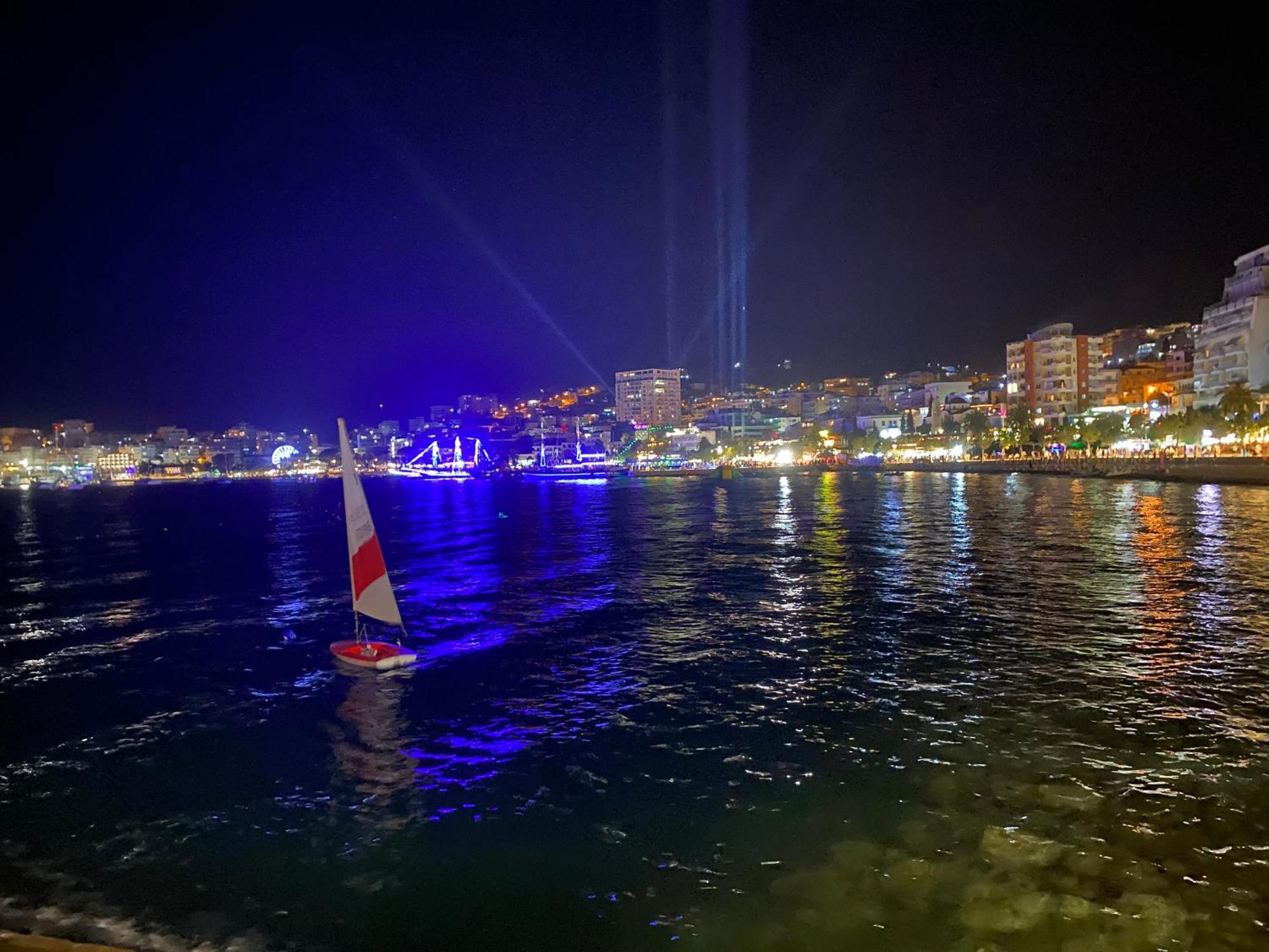 Blue Breeze Attic Apartments Sarande Exterior photo