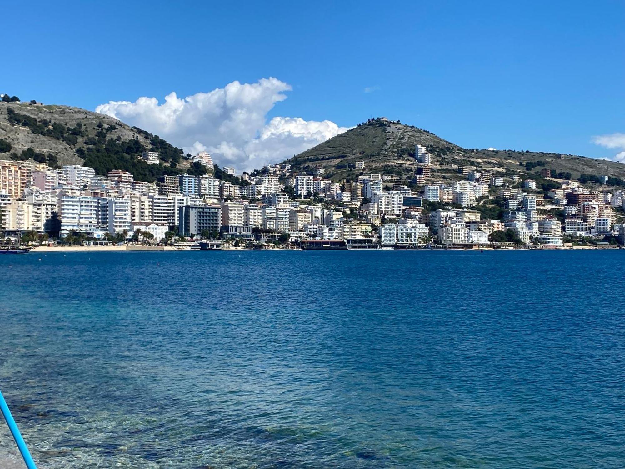 Blue Breeze Attic Apartments Sarande Exterior photo